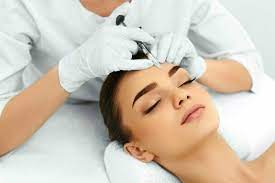 Tratamiento de Mesoterapia en la frente y cejas