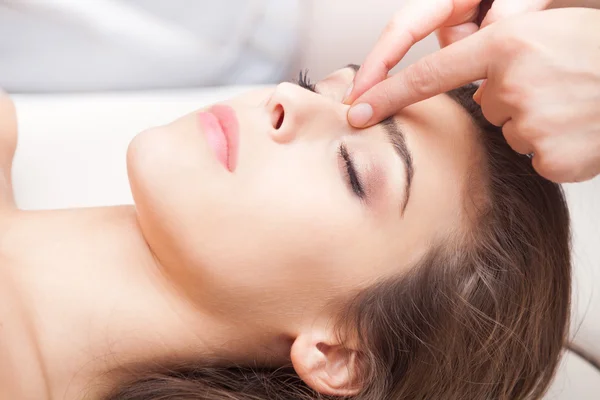 Acupresión Facial para mejorar la sinusitis